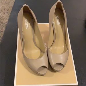 Michael Kors tan heels peep toes